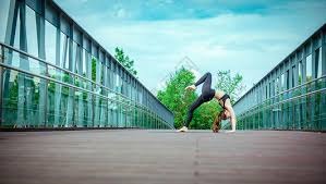 半场战报：温哥华白浪2-0洛杉矶，拉沃尔达、萨比建功